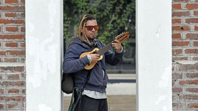 Músicos en los bondis, el arte que nunca descansa