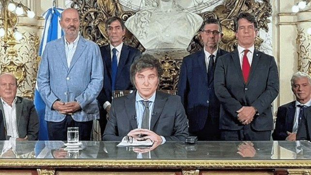 Javier Milei en el anuncio del DNU