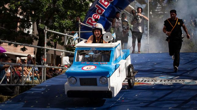 Los bomberos ganaron la Carrera de Autos Locos en Buenos Aires