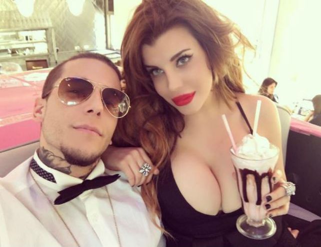 Los hermanos Caniggia posan juntos y se divierten en Buenos Aires.