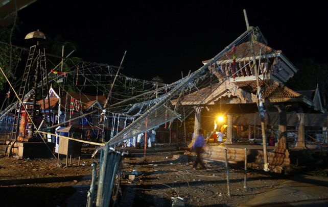 Desastre. El encendido accidental de fuegos artificiales disparó la tragedia en las festividades de la diosa Bhadrakali.