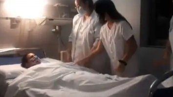 Cuatro enfermeras grabaron un video en el que bailan burlándose de los muertos por coronavirus. Cuatro enfermeras grabaron un video en el que bailan burlándose de los muertos por coronavirus.