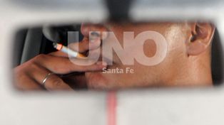La multa por conducir con una sola mano cuesta hasta $3.276