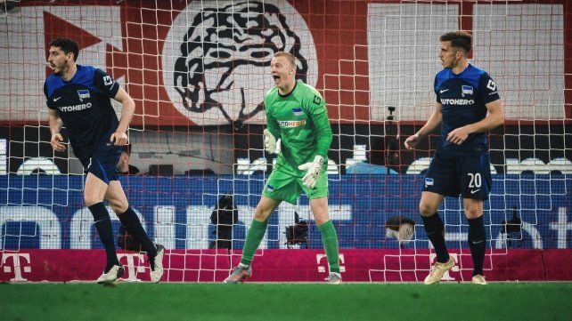 Hertha Berlín quedó al borde del descenso en la Bundesliga
