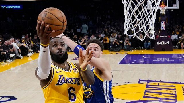 Los Lakers dejaron a los Warriors al borde del abismo en la NBA
