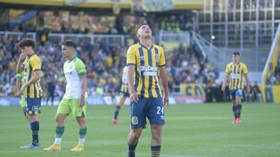 Veliz se lamenta, como todo Central por otro partido sin victoria.