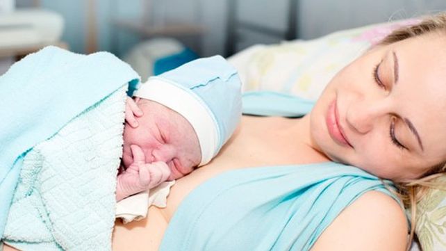 Prohíben la venta y el uso de una gasa para mujeres que acaban de dar a luz