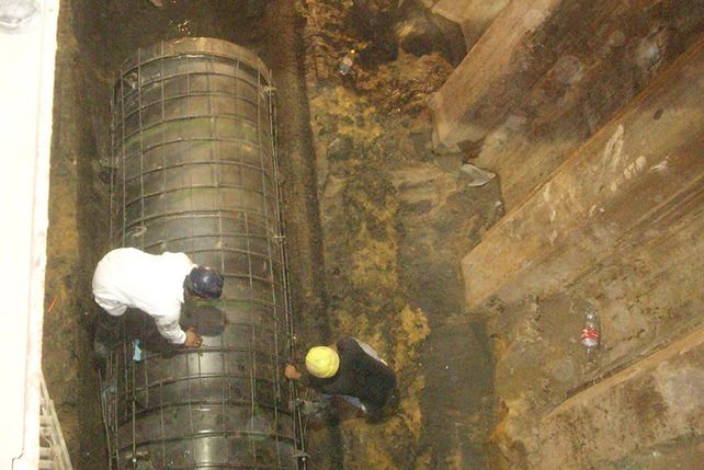 Socavón de Urquiza: se colocaron los primeros tramos de reparación del conducto cloacal