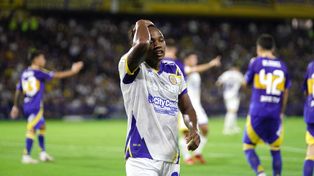 El gesto de Campaz lo dijo todo. Rosario Central cedió el invicto en La Bombonera porque hizo mal las cosas de entrada. Boca respiró.