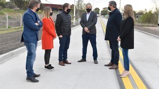 Gustavo Bordet y el intendente recorrieron la obra en el Parque Industrial