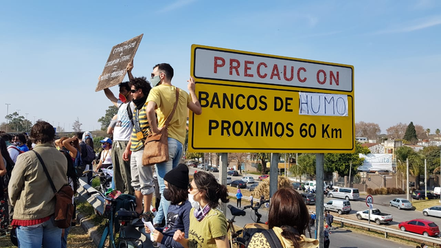 Los ecolog&iacute;sta coparon el puente.&nbsp;