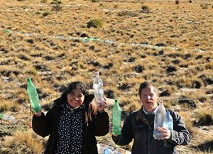 Bariloche arma un cartel gigante para promocionar el turismo y concientizar sobre reciclado