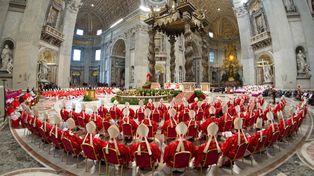 Los cardenales juran guardar silencio en el inicio del cónclave que elegirá al Papa