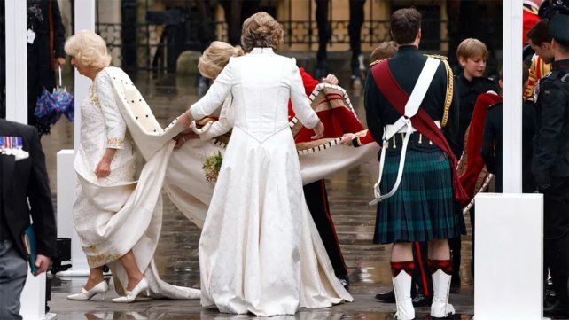 La reina Camilla en la abadía