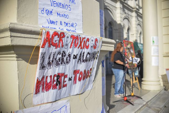 En la puerta de la Casa de Gobierno. Foto&nbsp;UNO&nbsp;Mateo Oviedo.&nbsp;