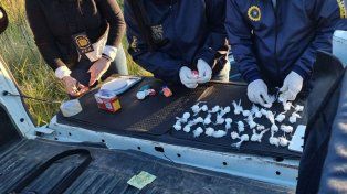 Un operativo en Concordia terminó con dos detenidos, secuestro de estupefacientes, un motovehículo y un teléfono celular.