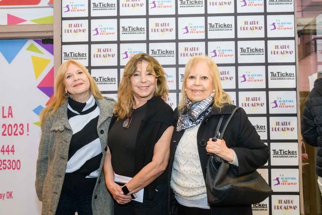 María Luisa Alpeggiani, Laura Lavié y Claudia Alpeggiani