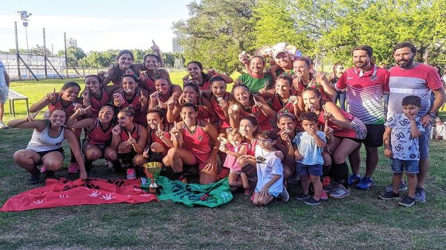 Campeons. Parecía que este año Paraná HC no iba a estar más. Lo hicimos resurgir de nuevo y acá estamos