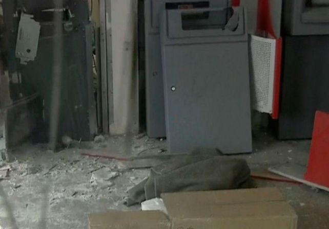 Tres ladrones entraron con una garrafa