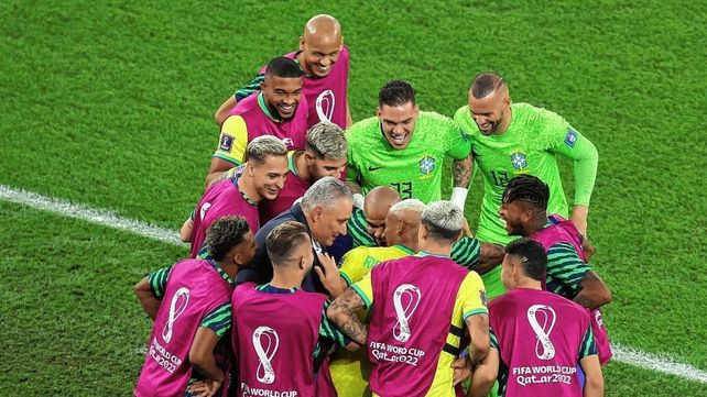 Tite explicó los motivos que lo llevaron a bailar luego del tercer gol de Brasil. Tite explicó los motivos que lo llevaron a bailar luego del tercer gol de Brasil.
