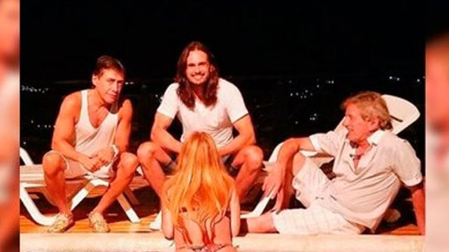 Graciela Alfano recibió el 2017 en la pileta y con una micro tanga