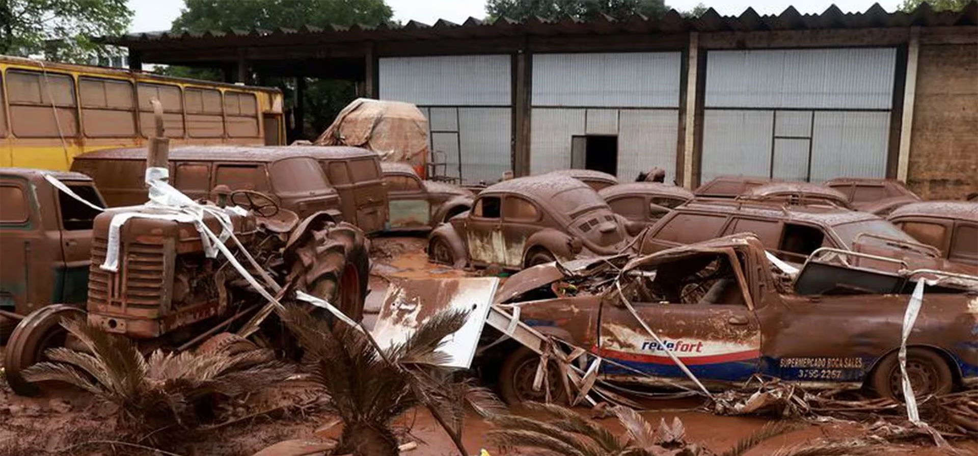 Vista de los vehículos dañados por las inundaciones, en Encantado, estado de Rio Grande do Sul, Brasil. 3 de mayo de 2024. REUTERS/Diego Vara Vista de los vehículos dañados por las inundaciones, en Encantado, estado de Rio Grande do Sul, Brasil. 3 de mayo de 2024. REUTERS/Diego Vara