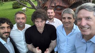 El equipo económico de Toto Caputo junto al presidente Javier Milei