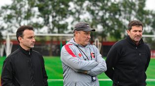 Lunari fue presentado al plantel por el vicepresidente Daniel Asturzzi y el asesor deportivo Rubén Capria.