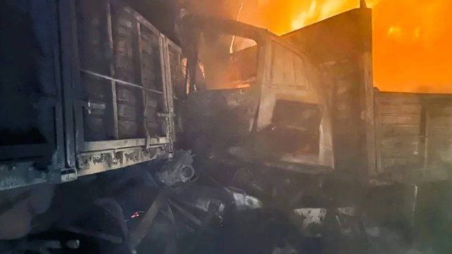 Tragedia en la Ruta 12: murió un camionero tras incendiarse dos transportes