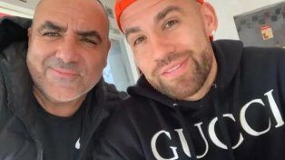 El representante Martín Sendoa junto a Nicolás Otamendi.&nbsp;
