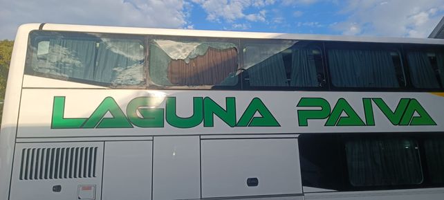 Apedrearon un colectivo que trasladaba agentes penitenciarios.&nbsp;