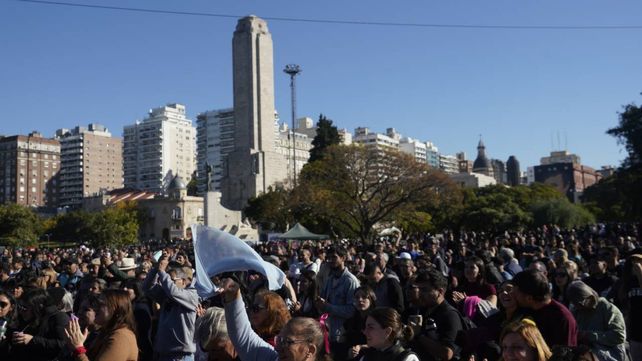 Cientos de miles de personas festejaron el Día de la Bandera en Rosario.