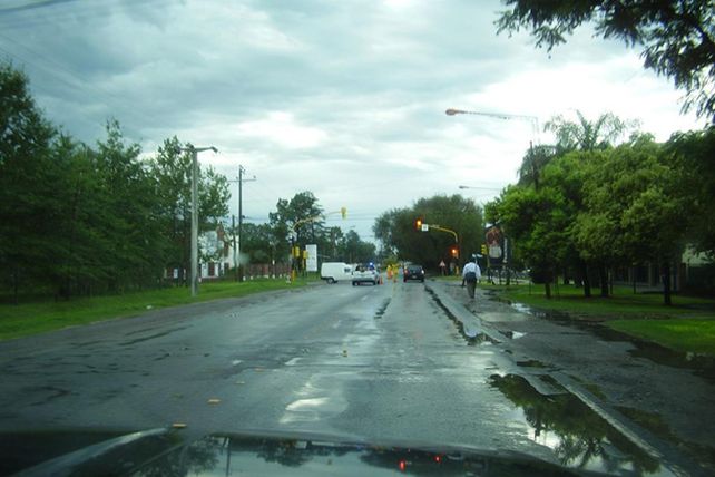 Humboldt: una cola de tornado cortó cables, voló techos y derribó árboles