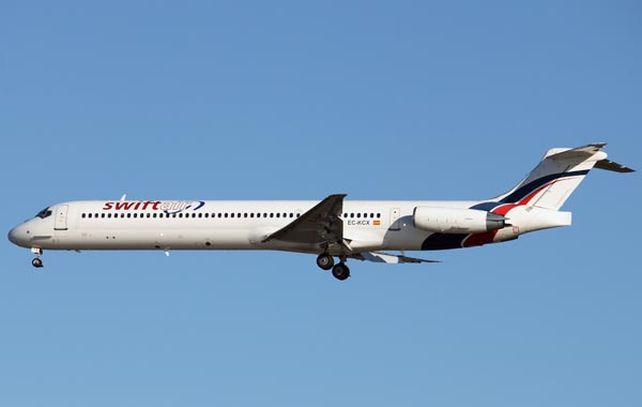 El avión MD-83 de la compañía Swiftair viajaba con 116 pasajeros y 6 tripulantes a bordo.