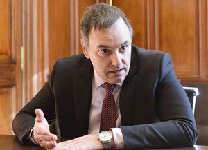 Manuel Adorni gastó $14 millones en muebles para su departamento en Caballito