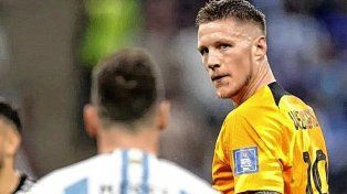 El delantero neerlandés Wout Weghorst, reconoció que por lo Messi ahora sabe su apellido.