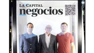 Sergio Carlachiani junto a sus hijos Mauro y Santiago.