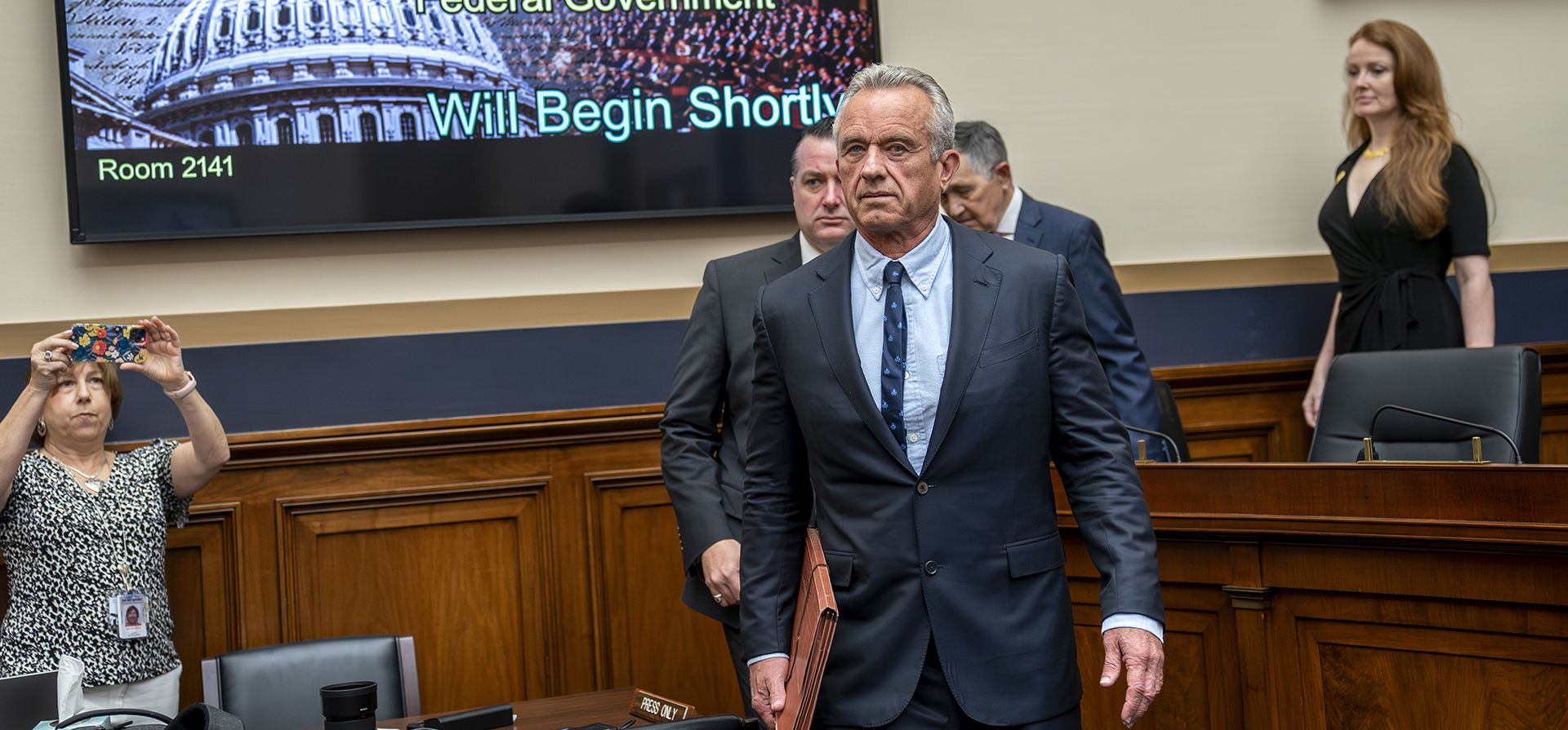 El candidato presidencial demócrata Robert F. Kennedy Jr. llega para testificar ante el Subcomité Selecto de la Cámara sobre Armamento del Gobierno Federal, el jueves 20 de julio de 2023, en Capitol Hill en Washington. (Foto AP/J. Scott Applewhite) El candidato presidencial demócrata Robert F. Kennedy Jr. llega para testificar ante el Subcomité Selecto de la Cámara sobre Armamento del Gobierno Federal, el jueves 20 de julio de 2023, en Capitol Hill en Washington. (Foto AP/J. Scott Applewhite)