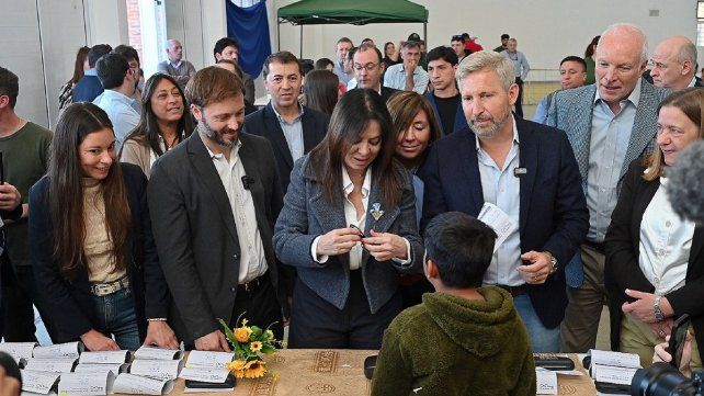 Rogelio Frigerio destacó la entrega de anteojos a estudiantes entrerrianos