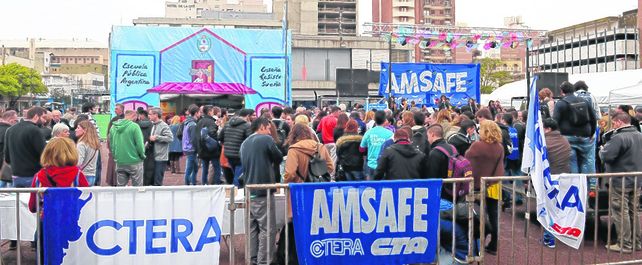 La carpa en pleno centro.