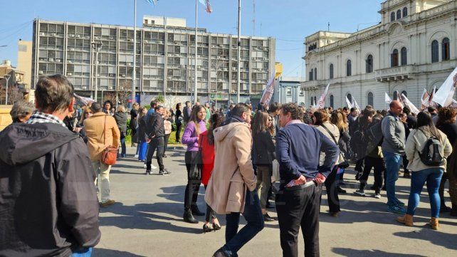 Trabajadores judiciales nucleados en la Unión de Empleados Judiciales de la Nación (UEJN) reclamaron la restitución del 26% de la Ley de Emergencias.