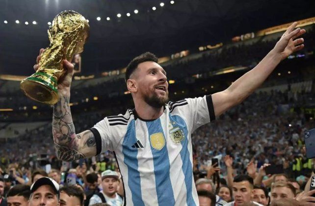 Lionel Messi alcanzó la gloria máxima al coronarse campeón del mundo en Qatar.