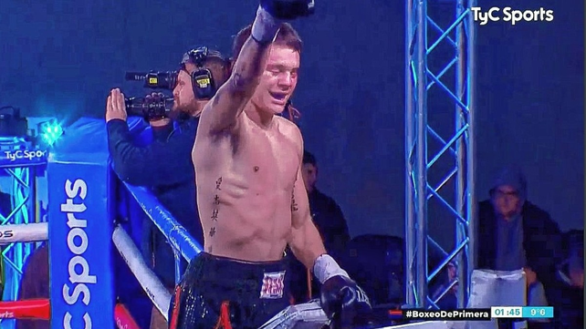 El santafesino Alan David Crenz derrotó al Filipino Sánchez por nocaut técnico.