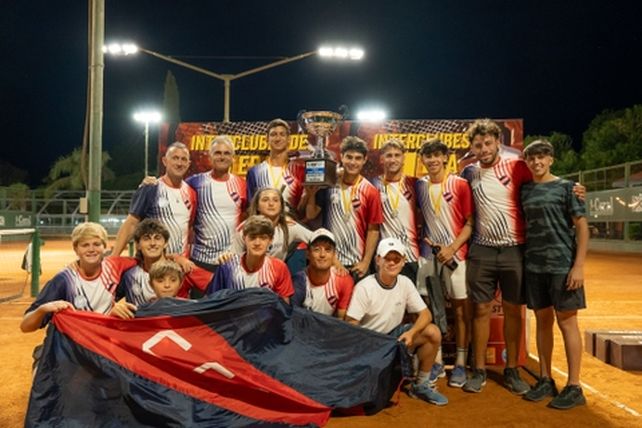 Ceca Tenis mostró solidez y carácter