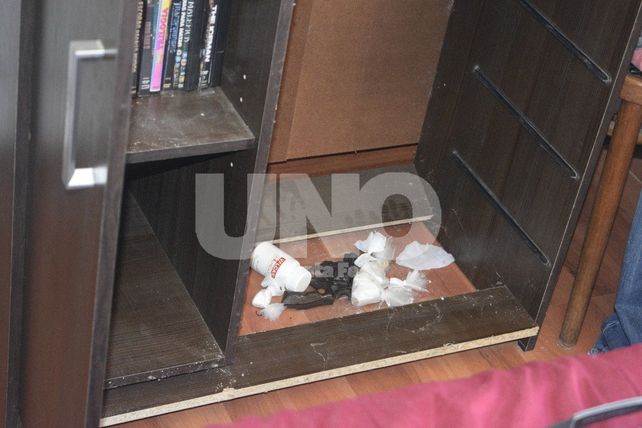 Pelea en un restorán del Puerto dejó dos detenidos, y el secuestro de un arma y drogas