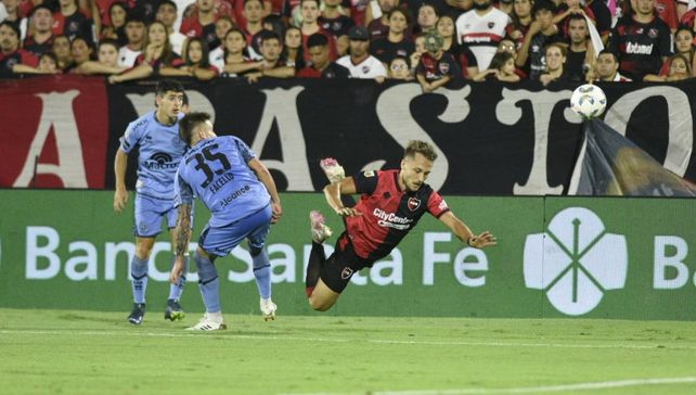 Newells ganó ante su gente en la vuelta al Coloso y sigue invicto y puntero