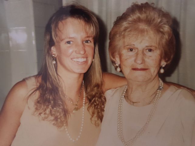 Paula Masciaro Schwender con su abuela materna, Elvira Ansaldi. Vivían en Rioja al 900. 