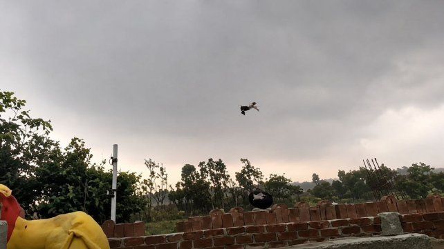 Temporal de viento en India: un hombre salió volando y hay más de 100 muertos