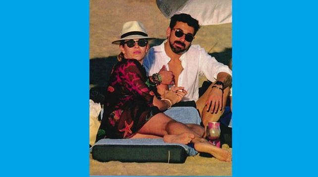 El Pocho Lavezzi junto a su hijo y Yanina Screpante en Punta