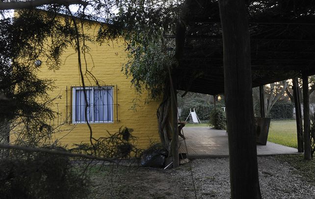 En Funes. Esta casa sencilla pero con un gran terreno